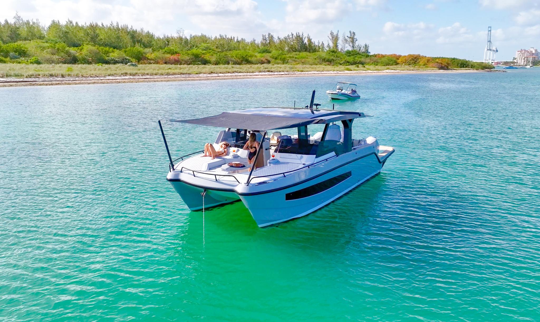 2024 Tesoro 38 Power Cat — photo 1 of 21