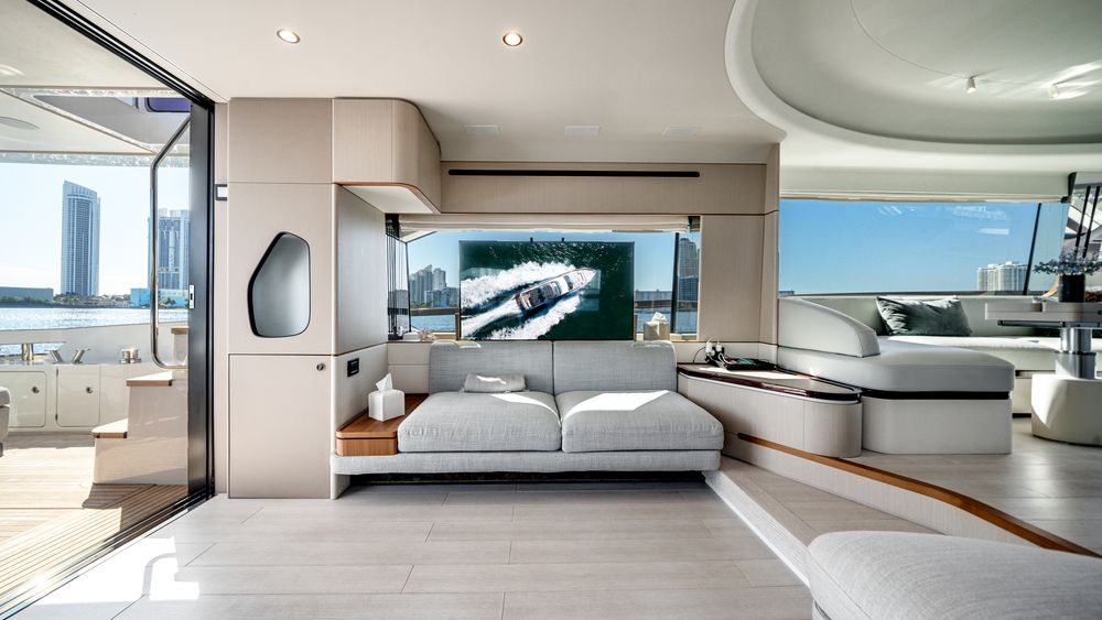 Azimut Fly 68 main salon